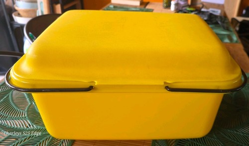 Curved vintage retro yellow - curved,,